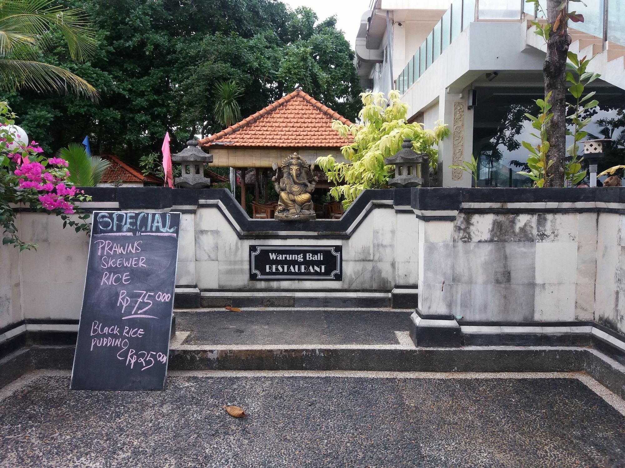The Sari Beach Legian Εξωτερικό φωτογραφία